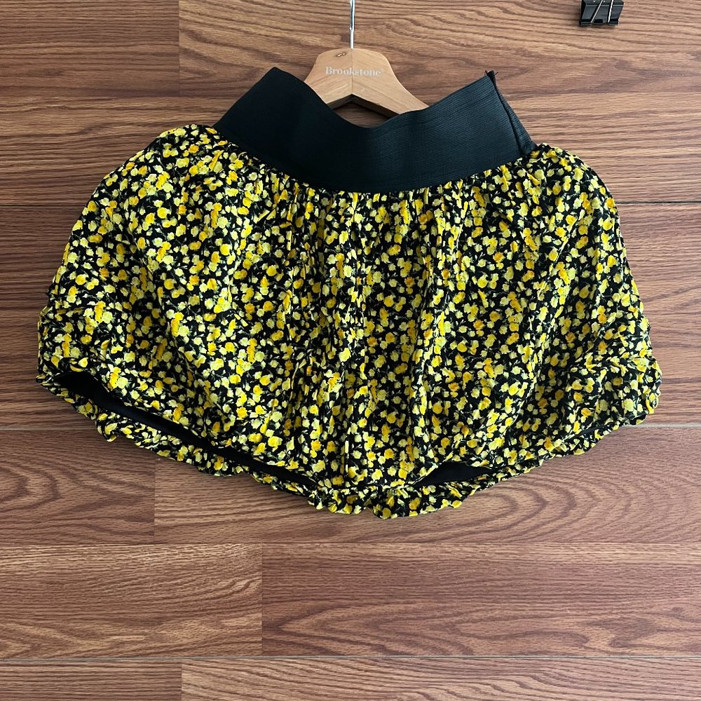 🌼BODY CENTRAL YELLOW FLORAL PRINT BALLOON SKIRT🌼